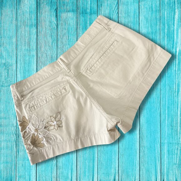 GUESS Shorts with Embroidery and Zip Pockets. Cream - Size 28 - Picture 2 of 4
